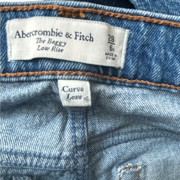 Abercrombie & Fitch - The Baggy Low Rise - Curve Love - Size 28/6R - Medium Wash - Picture 11 of 12